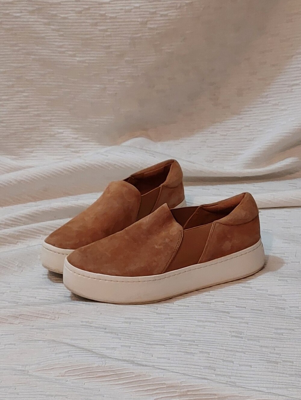 Vince Women's Tan Suede Slip-On Platform Loafers Size 7